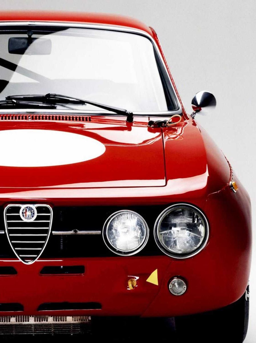 Машина Alfa Romeo