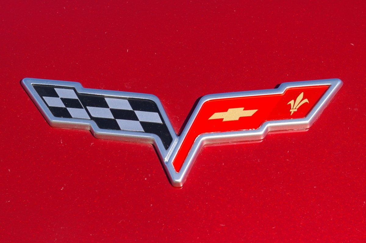 Chevrolet Corvette c4 значок