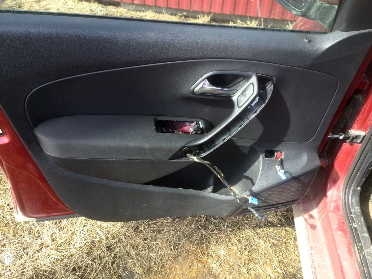 Концевик водительской двери поло седан 2010