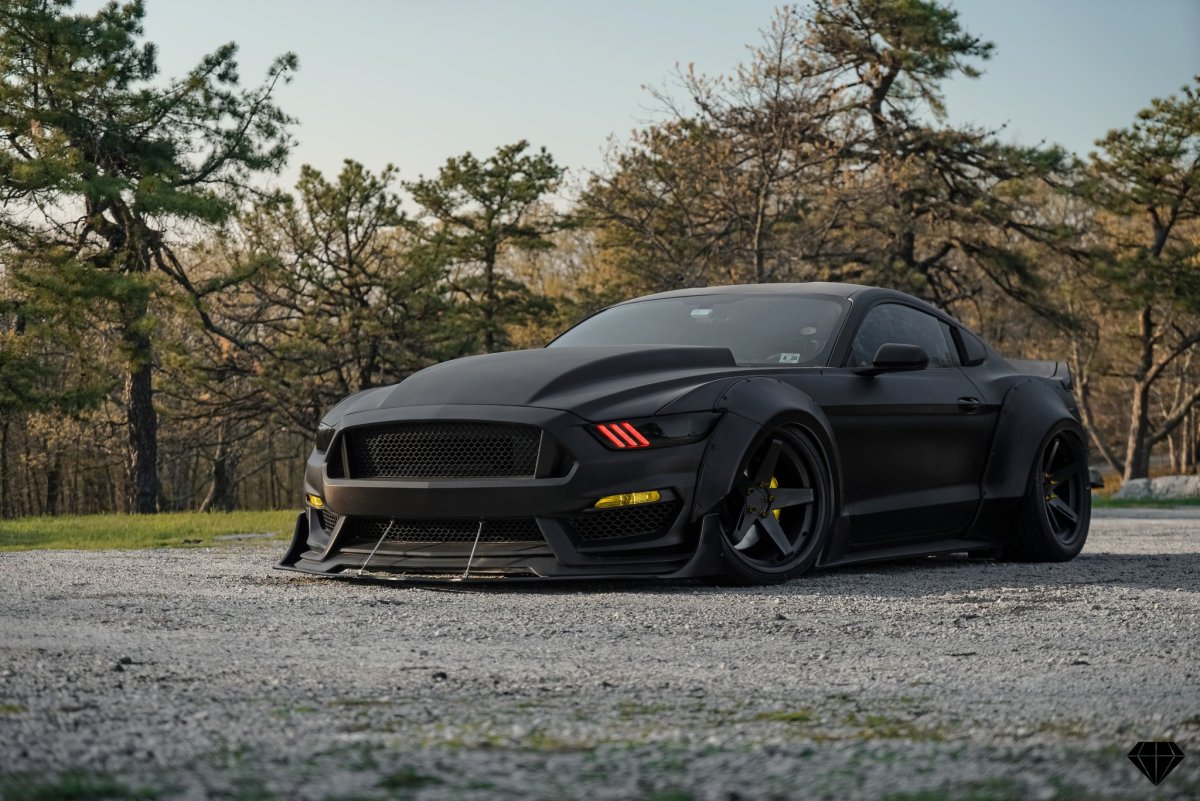 Ford Mustang 2015 черный матовый
