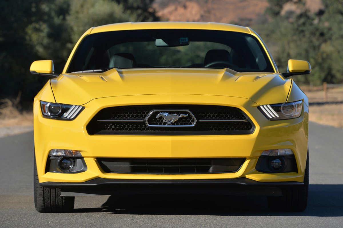 Ford Mustang 2015 спереди