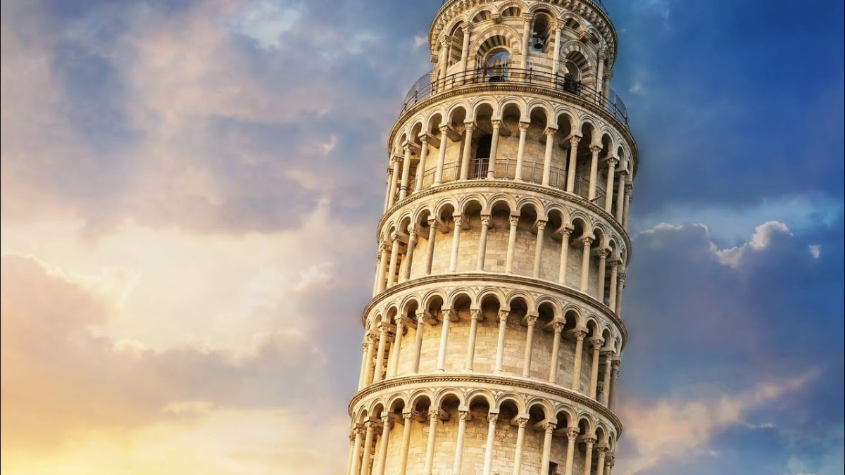Кривая башня в Италии