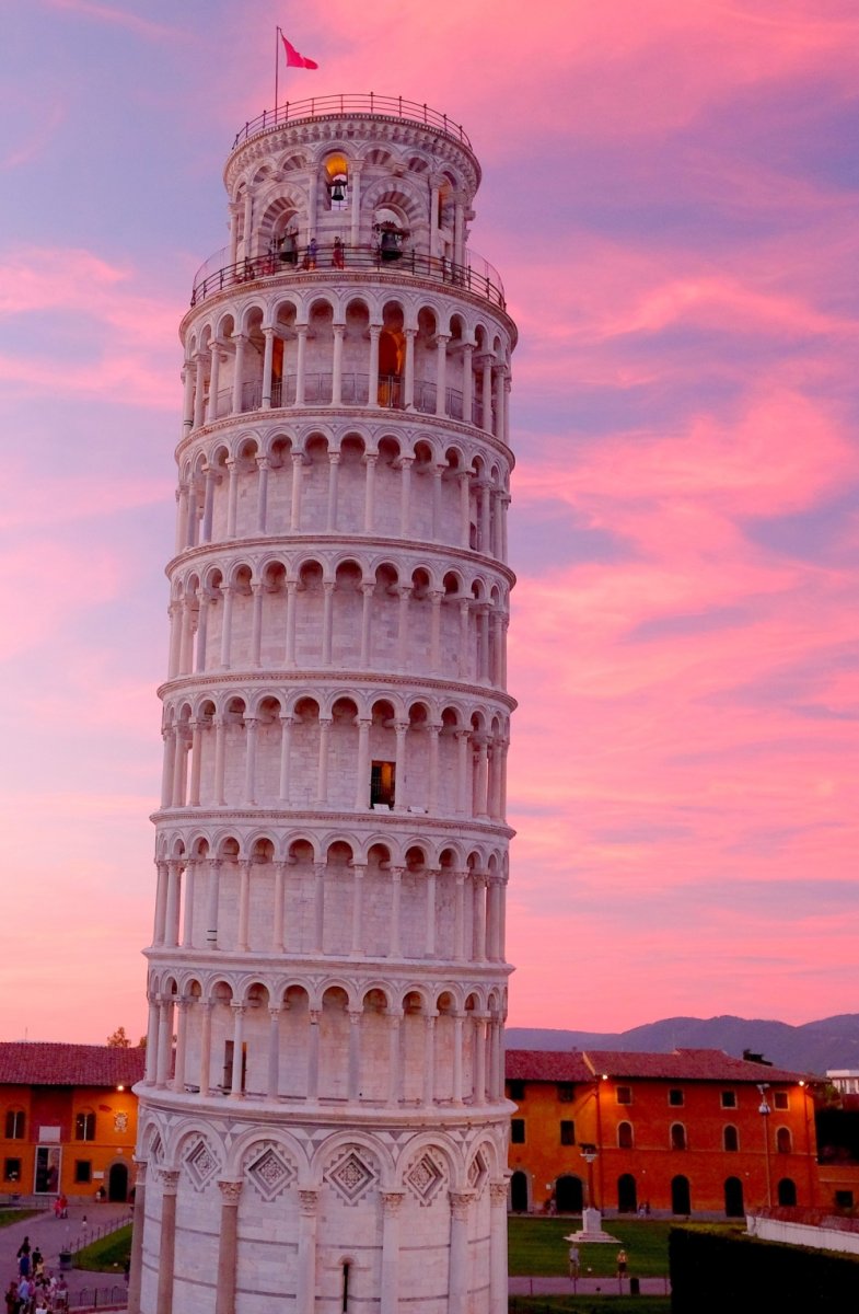 Колизей и Пизанская башня в Италии