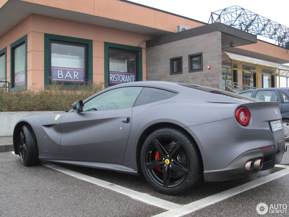 Ferrari f12 Berlinetta серая