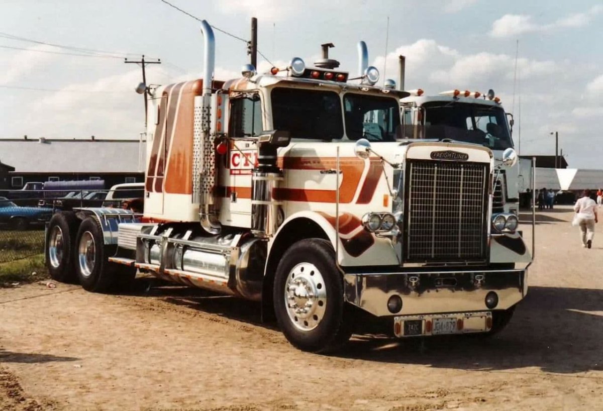 White freightliner conventional