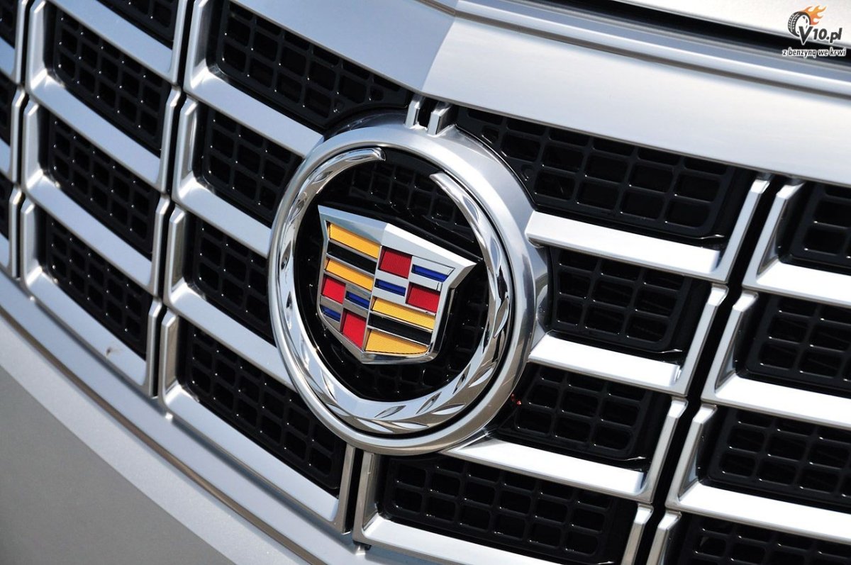 Значок Geely и Cadillac