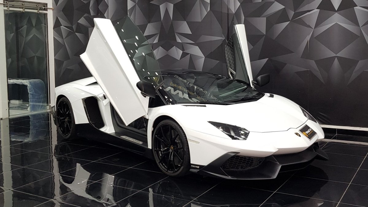 Lamborghini Aventador 2015 белый