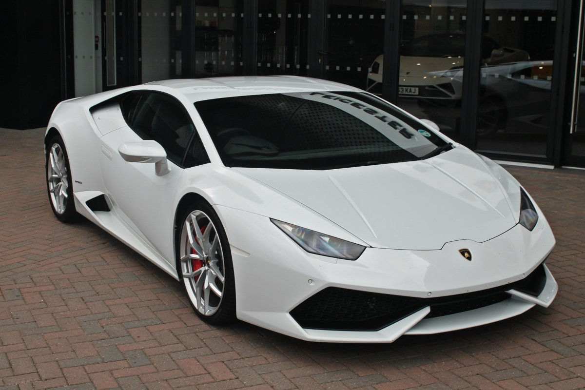 Ламборджини Хуракан белая