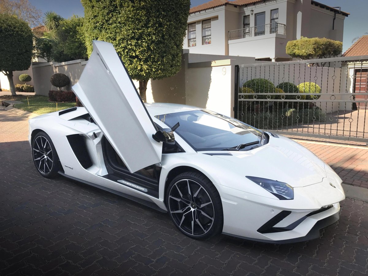 Ламборгини авентадор s белая
