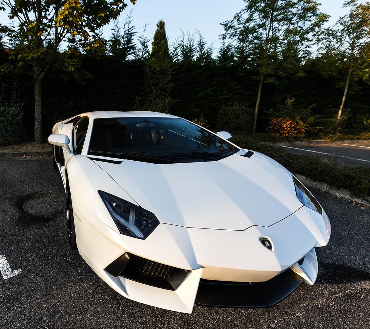 Lamborghini Aventador 2015 белый