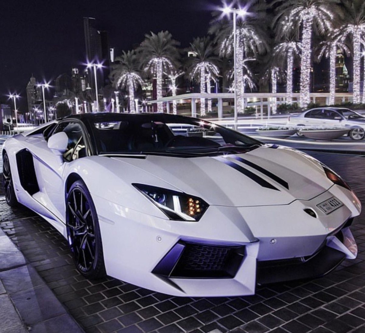 Мерседес авентадор