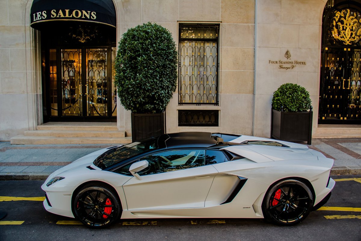 Lamborghini Aventador lp700 White