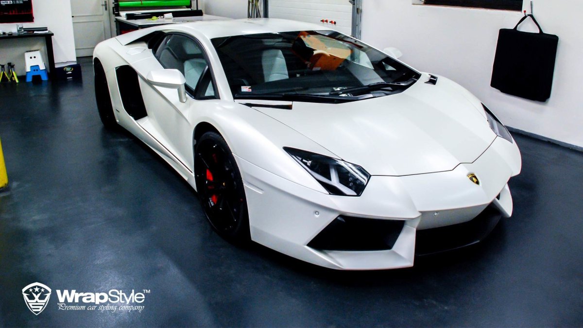 Ламборджини белая матовая