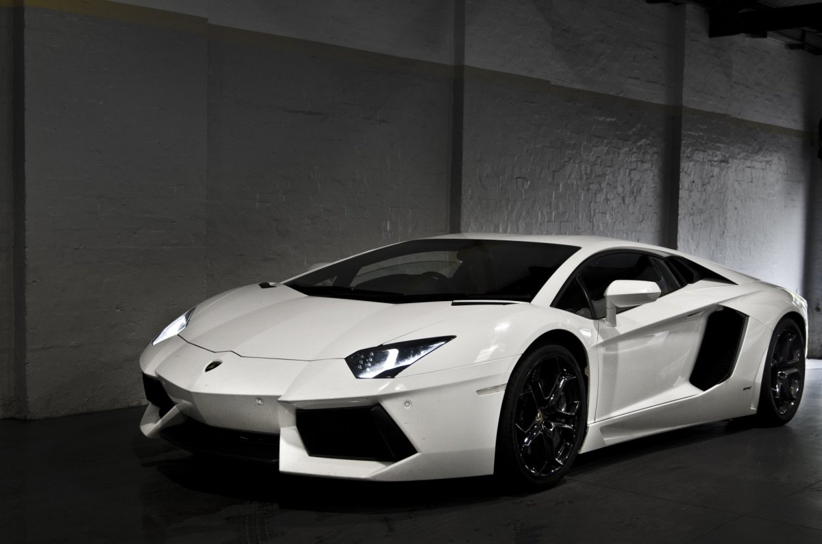 Lamborghini Aventador lp700-4 белая