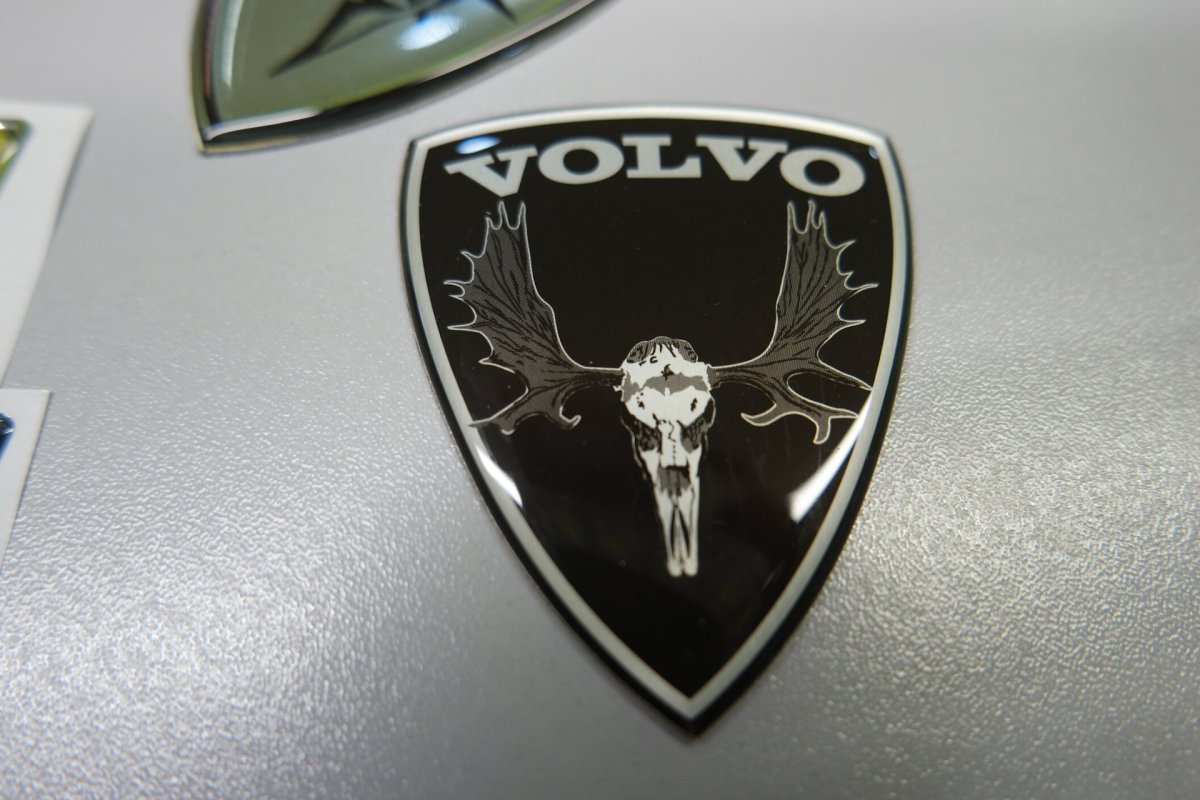 Volvo Лось шильдик
