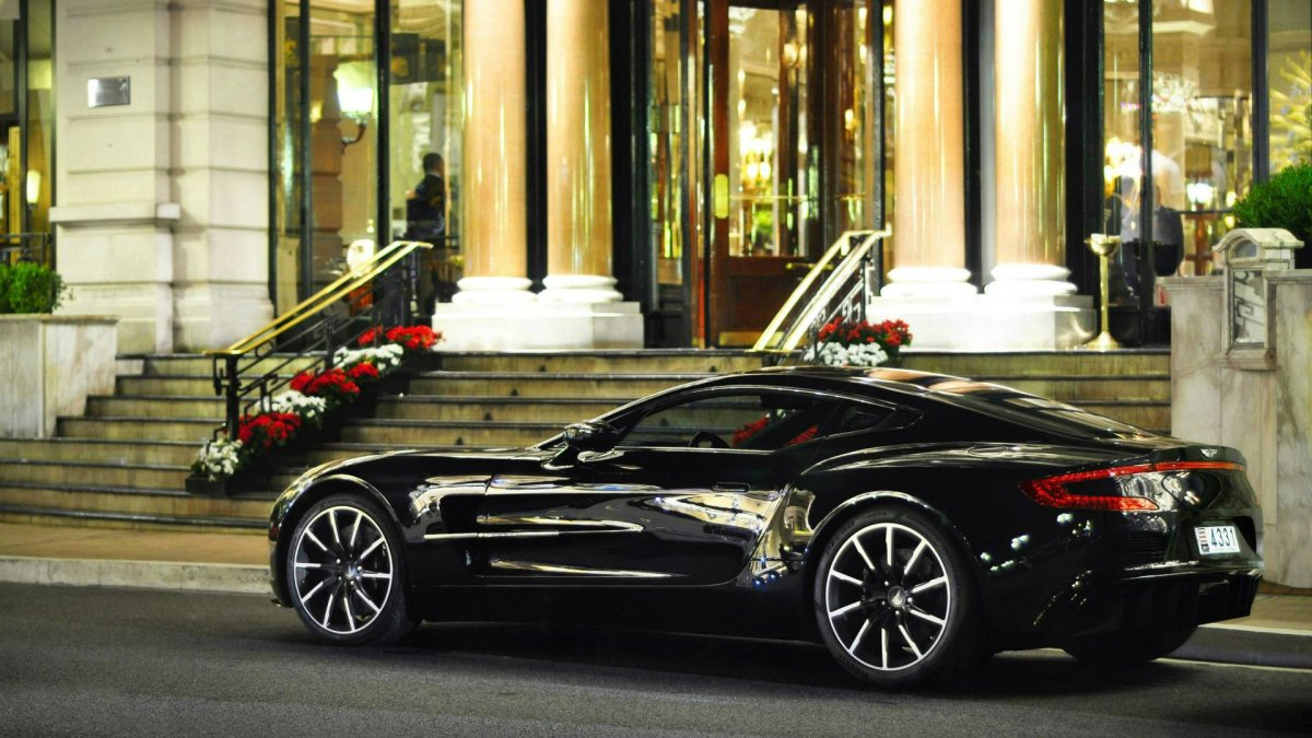 Aston Martin one-77