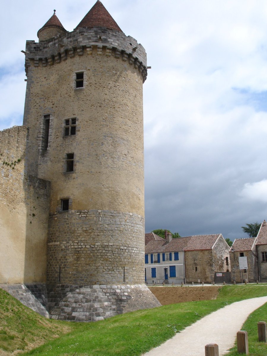 Замковая башня донжон