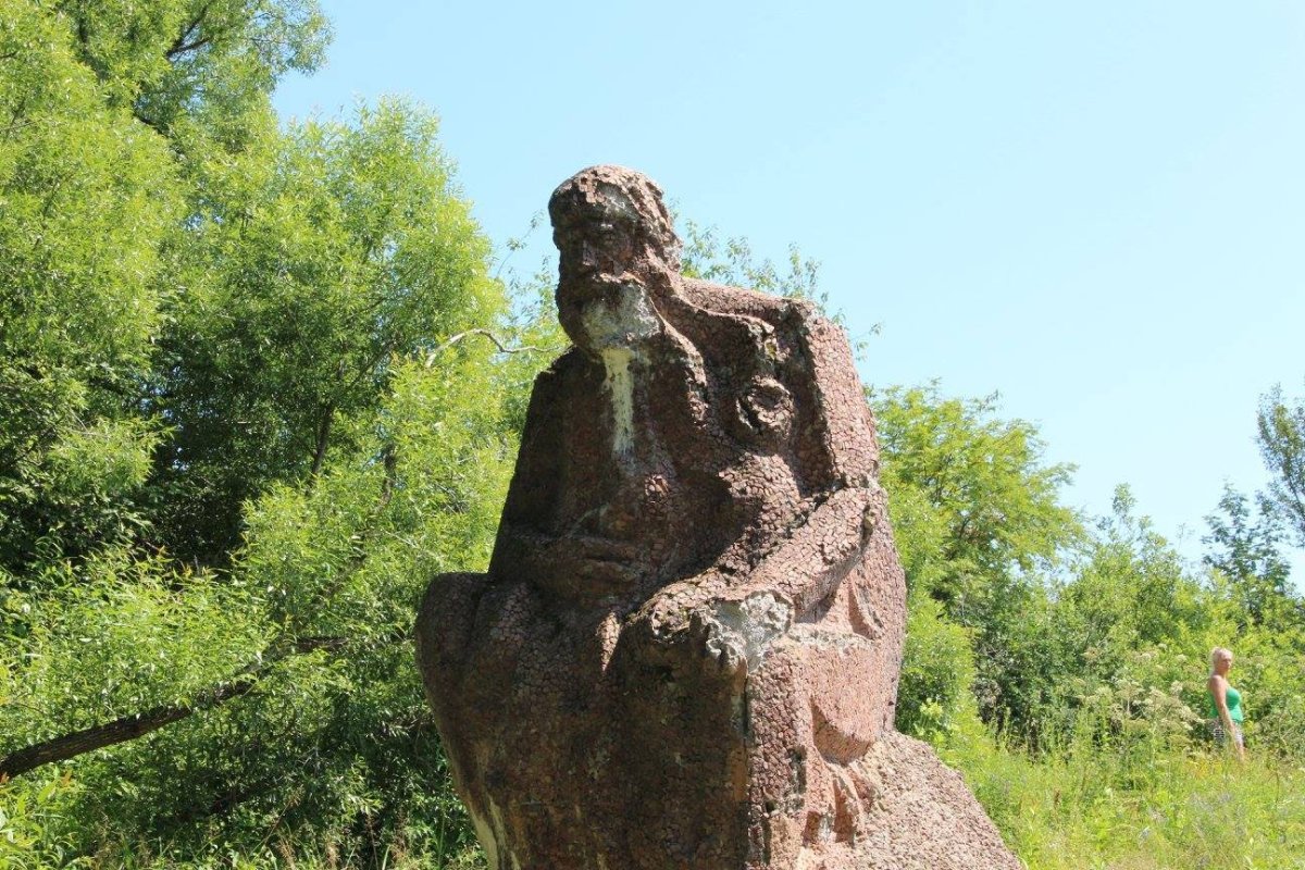 Памятник старик Хопер Пензенская область