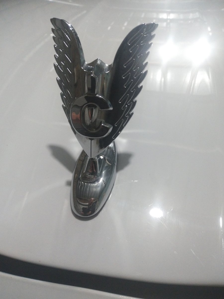 Chrysler 300c статуэтка на капот