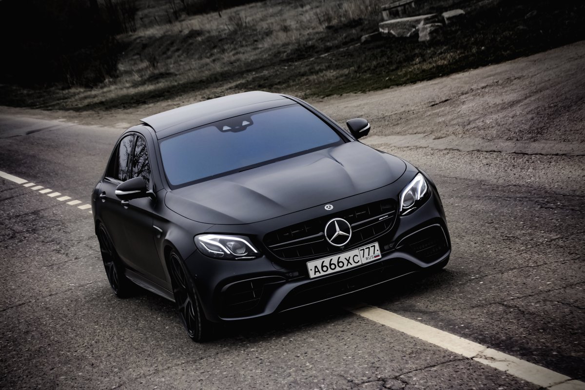 Mercedes AMG e63 s черная