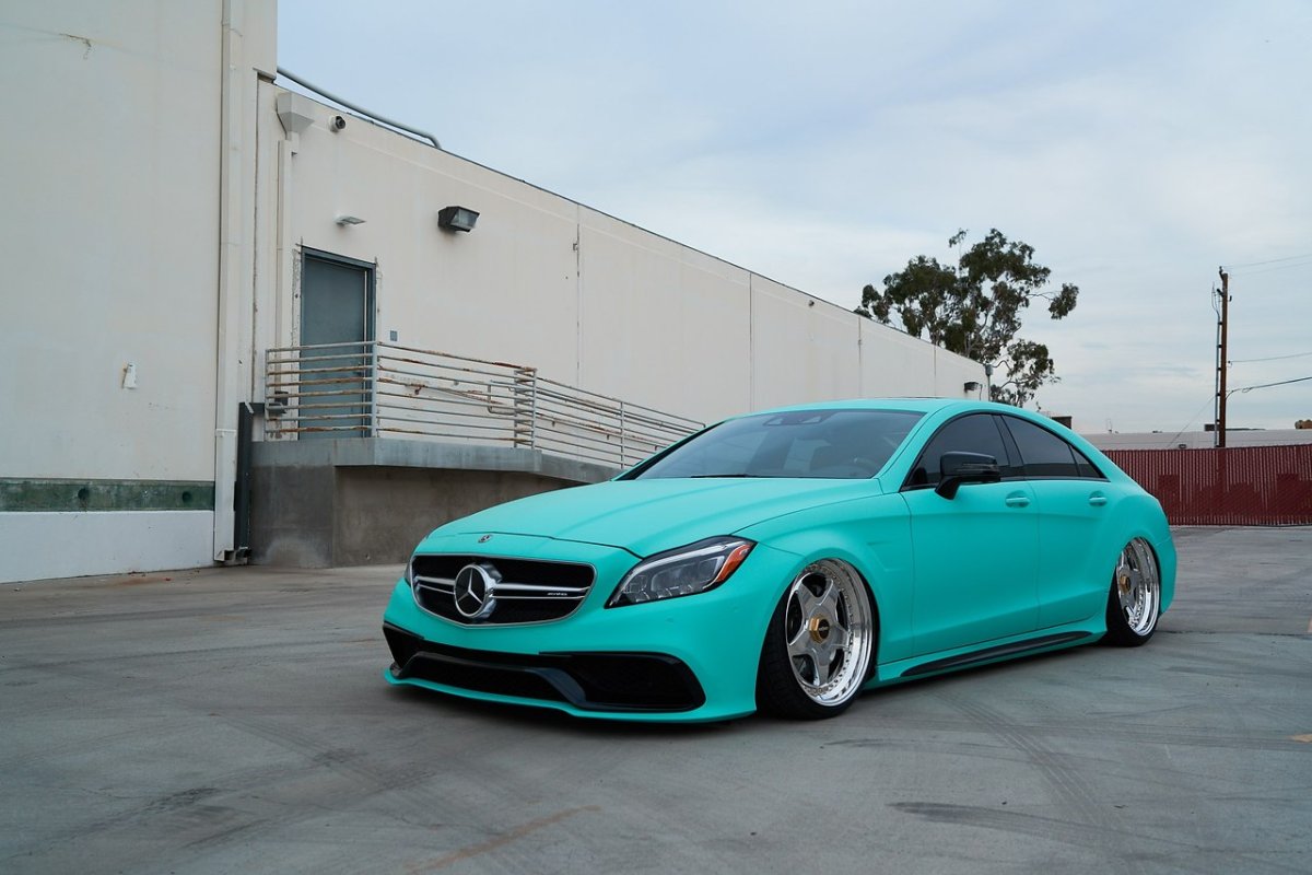 CLS 63 AMG stance