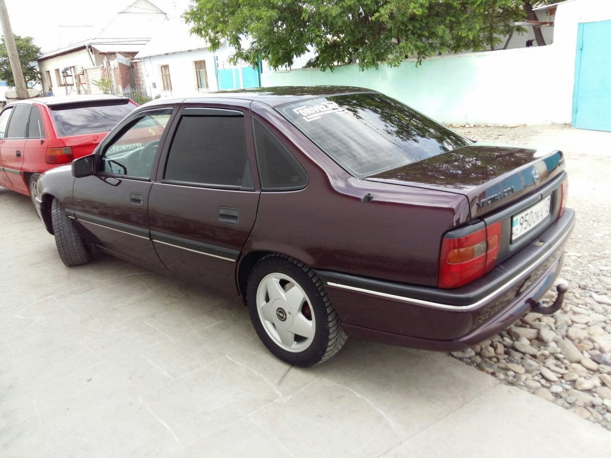 Opel Vectra 1.6 МТ 1993