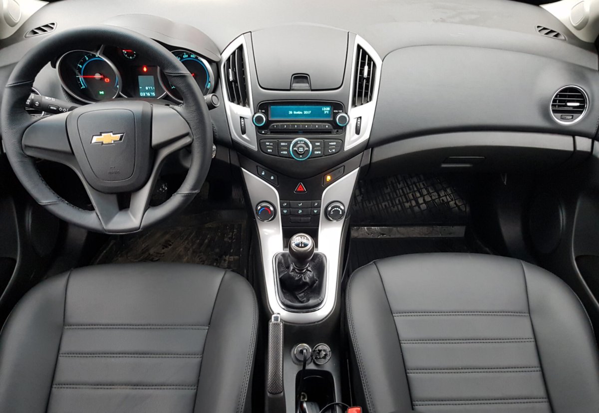 Chevrolet Cruze 2010 салон