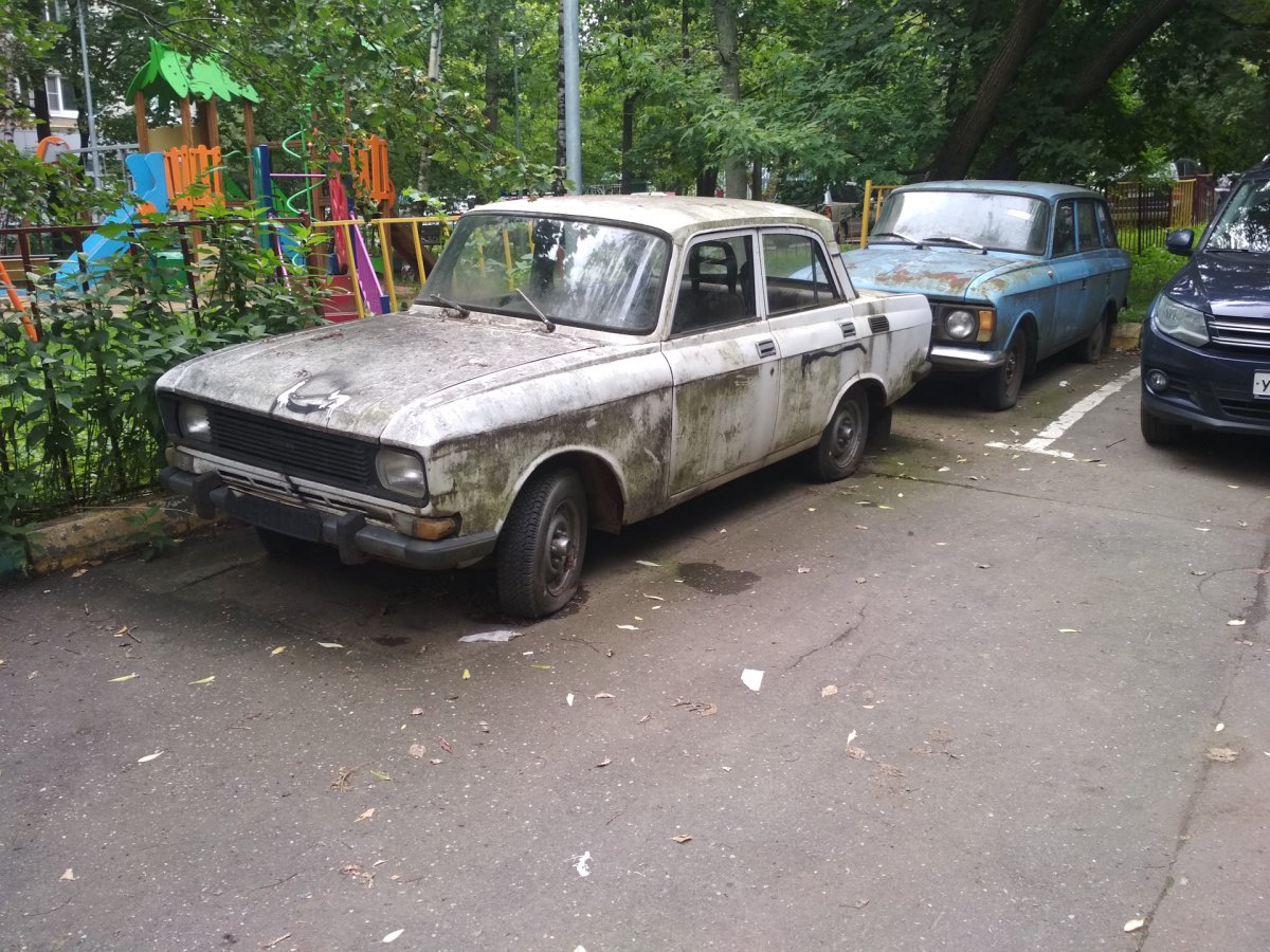 Заброшенные автомобили в Москве