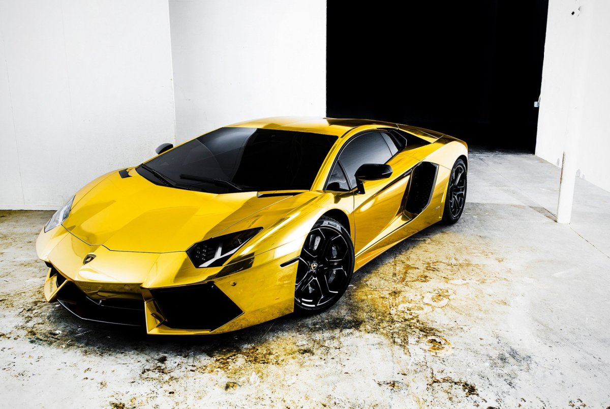 Спорткар Ламборджини авентадор