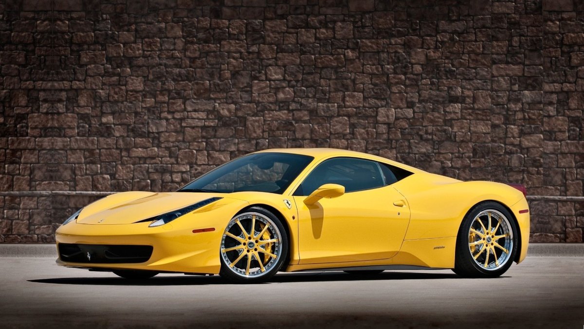 Ferrari 458 Italia сбоку