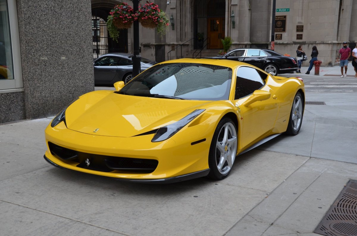 Ferrari 458 Italia Золотая