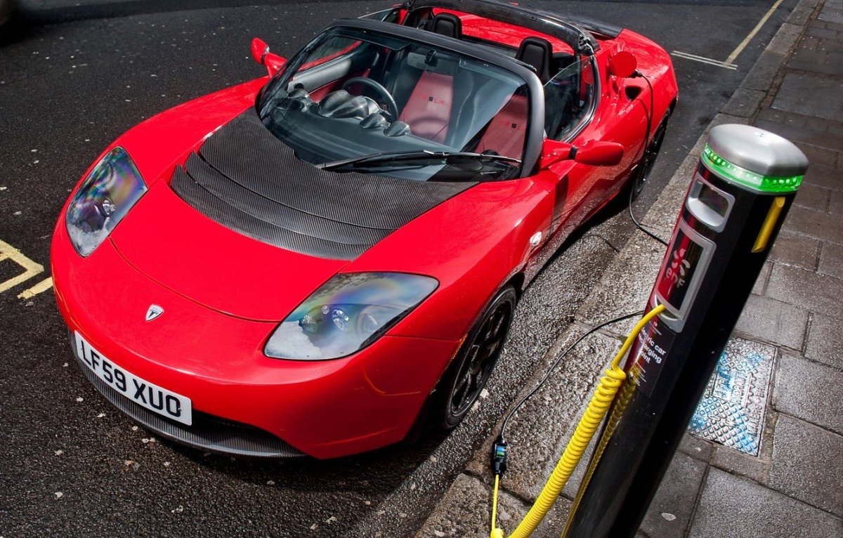 Tesla Roadster 208