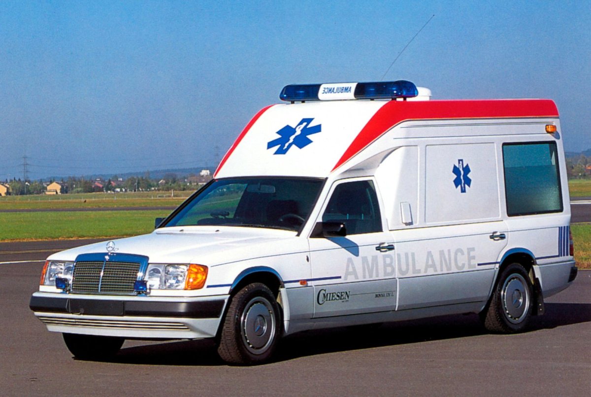 W124 Ambulance