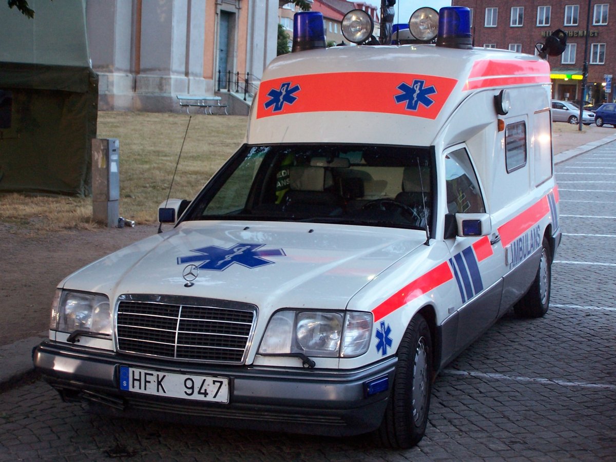 W124 Ambulance