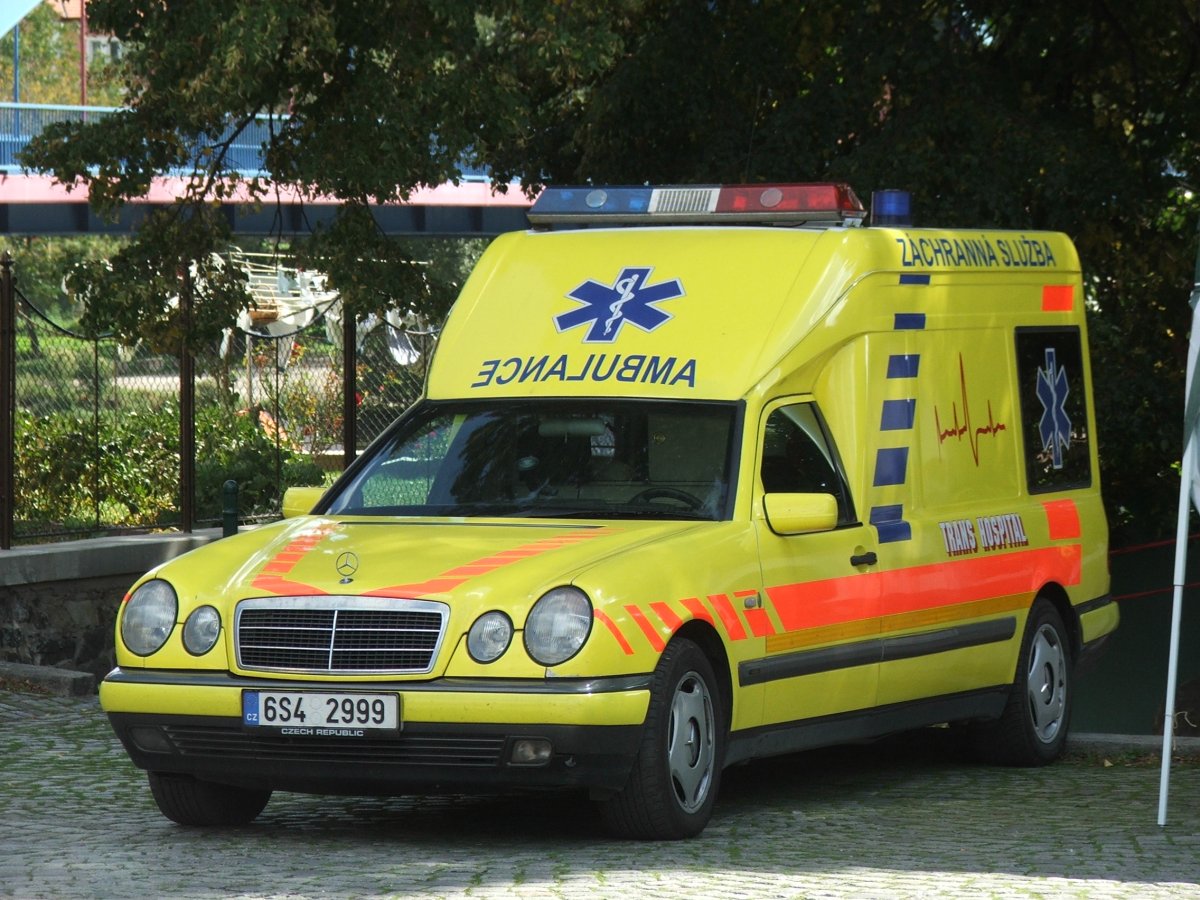 Mercedes s210 Ambulance
