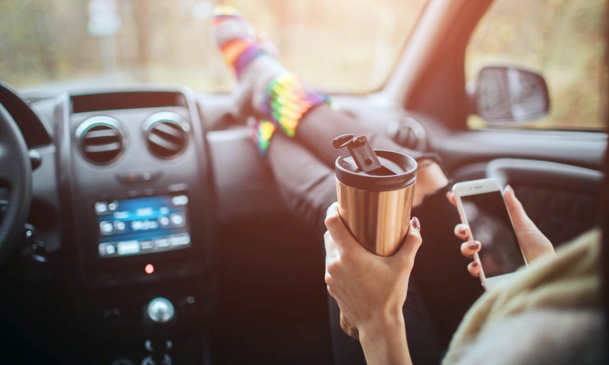 Пить кофе в машине