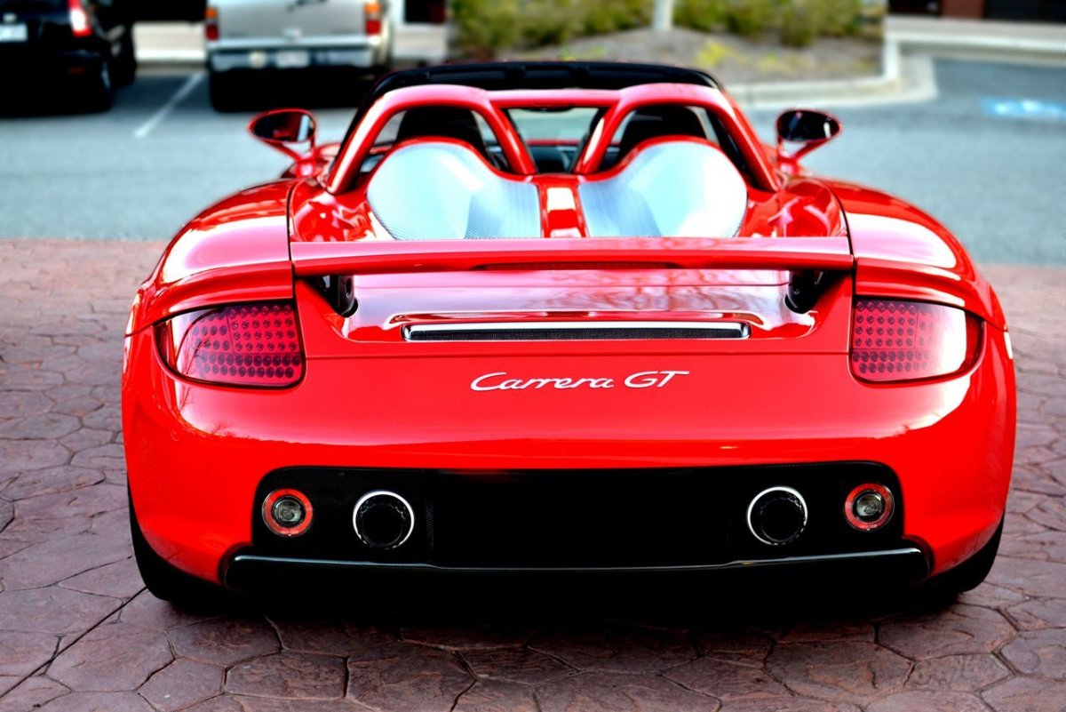 Porsche Carrera gt 2005 красная