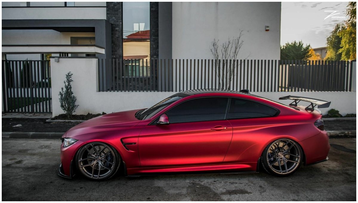 BMW m4 матовая красная