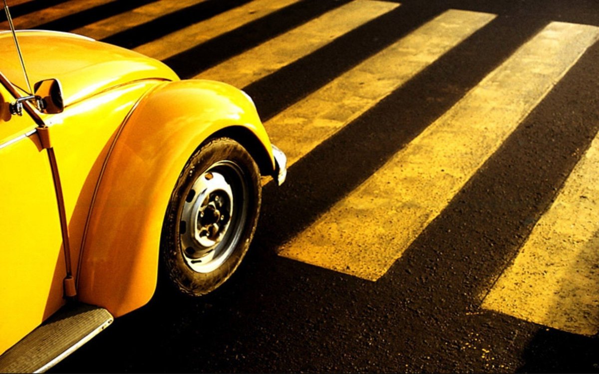 Постеры с желтым автомобилем