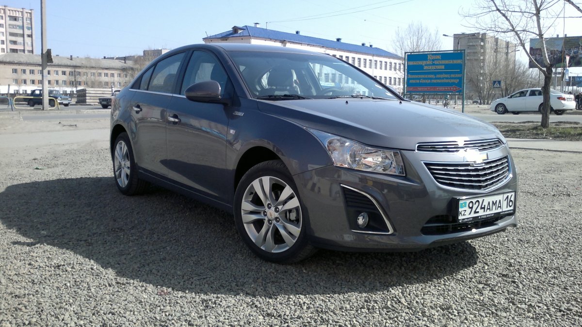 Chevrolet Cruze темно серый
