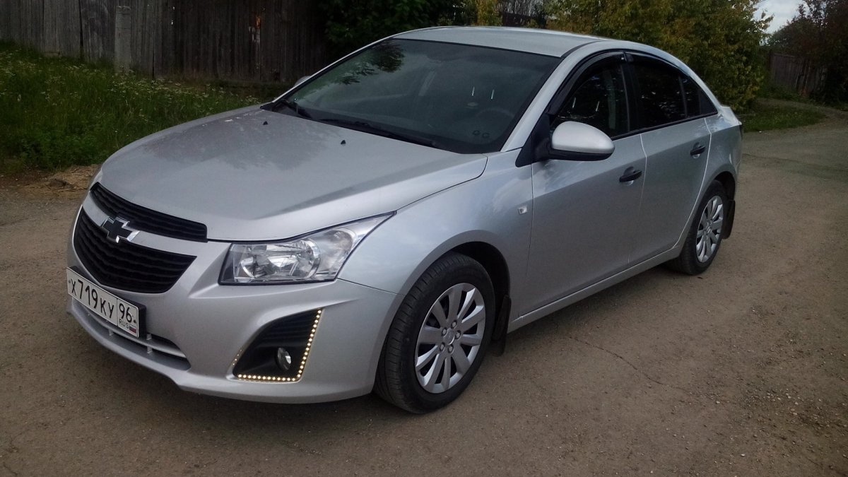 Chevrolet Cruze 2013 седан серебро