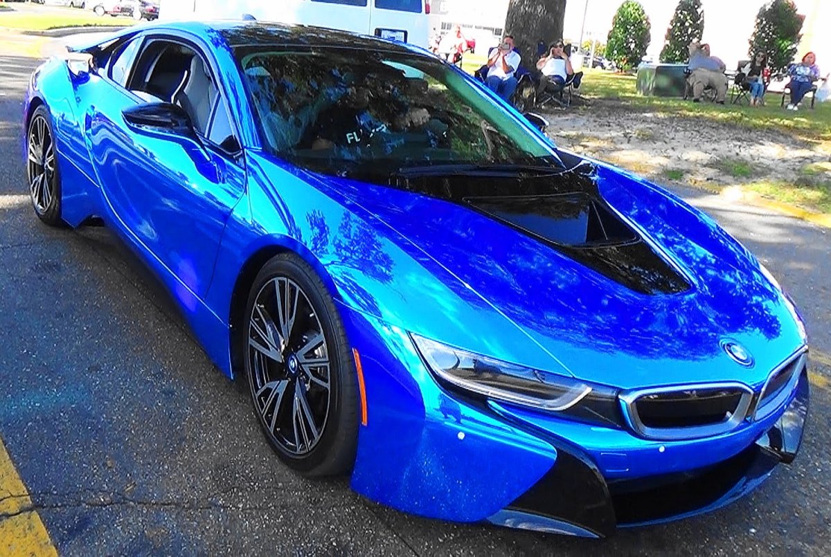 BMW i8 синяя
