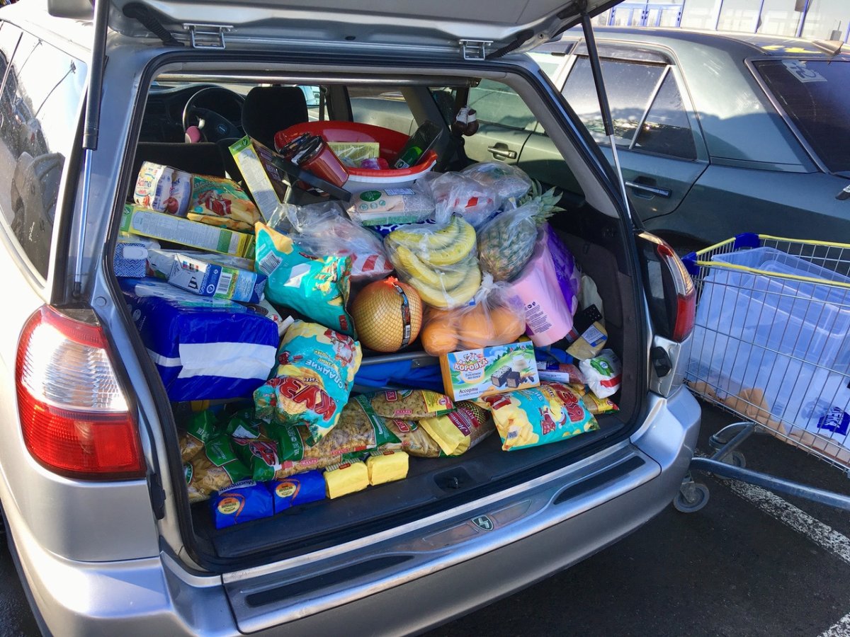 Полный багажник продуктов