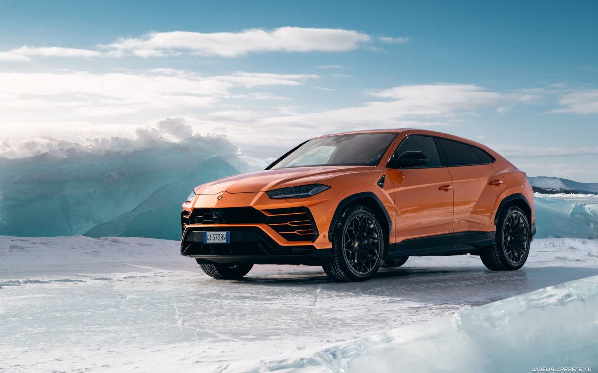 Lamborghini Urus оранжевый