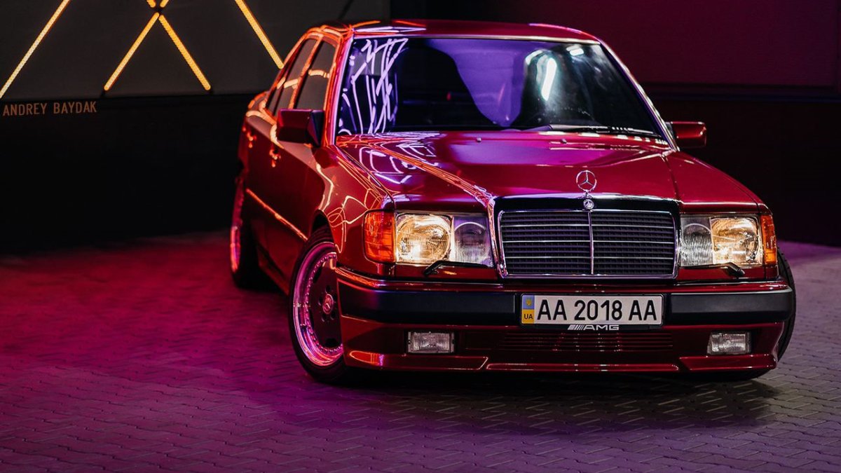 Mercedes-Benz w124 красный