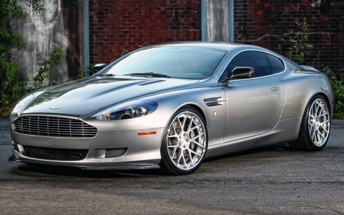 Машина Aston Martin db9