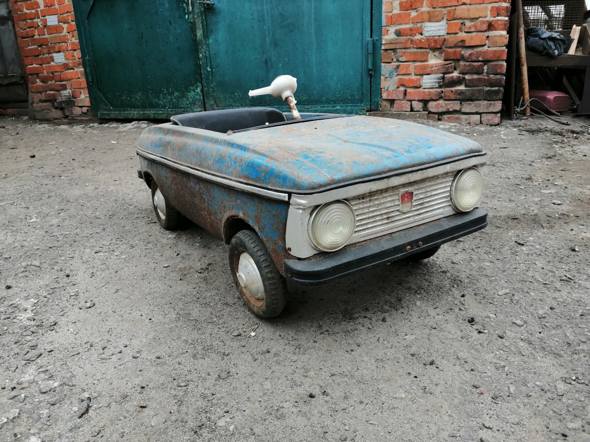 Советская педальная машина Волга