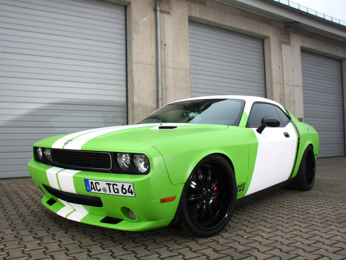 Додж Challenger srt8