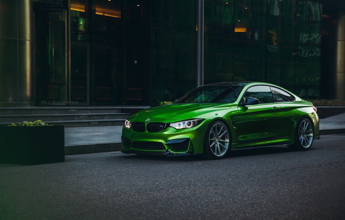 BMW m4 зеленая
