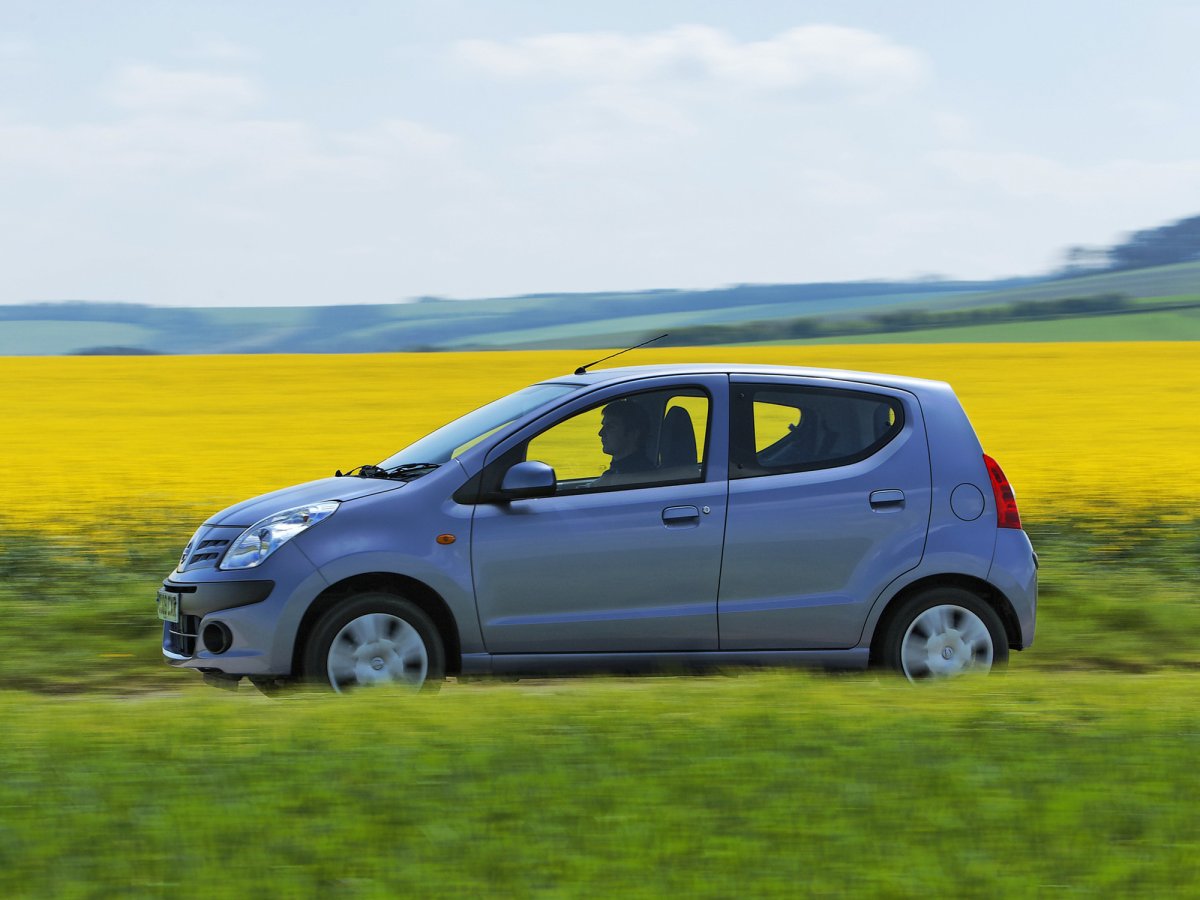 Nissan Pixo 1 поколение хетчбэк